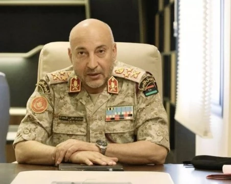 Шефът на армията на Либия загина при самолетна катастрофа в Турция