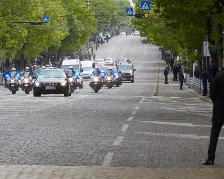 Служители на НСО дариха 26 хиляди за 