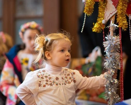 Украински деца поздравиха кмета на Пловдив за Коледа