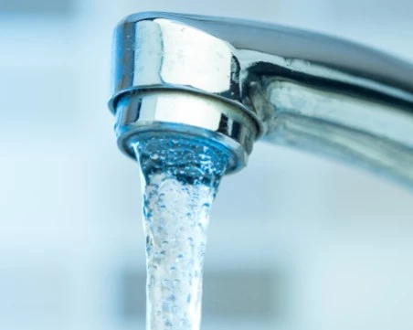 Заради еврото: ВиК операторите няма да вдигат цената на водата от новата година