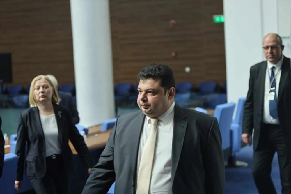 Орлин Колев: Ако всички в домовата книга откажат да са премиери, на власт остава правителството на Желязков