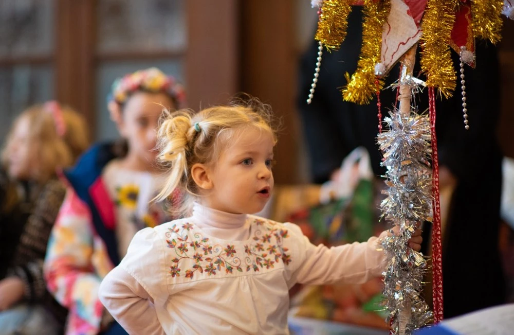 Украински деца поздравиха кмета на Пловдив за Коледа