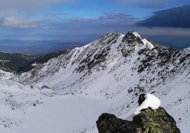 Планински спасители помогнаха на пострадала жена, тръгнала към връх Иречек