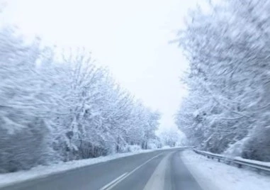 Зимата идва: Обявиха оранжев и жълт код за обилни снеговалежи на Коледа