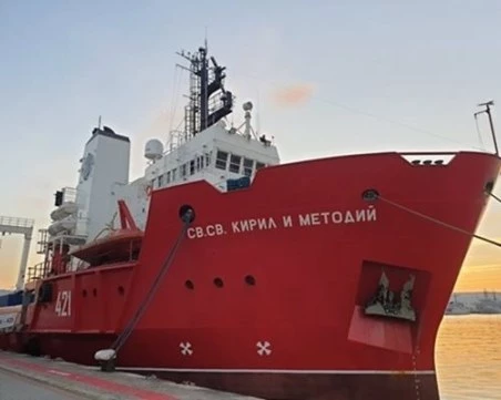 Моряците и учените на кораба 