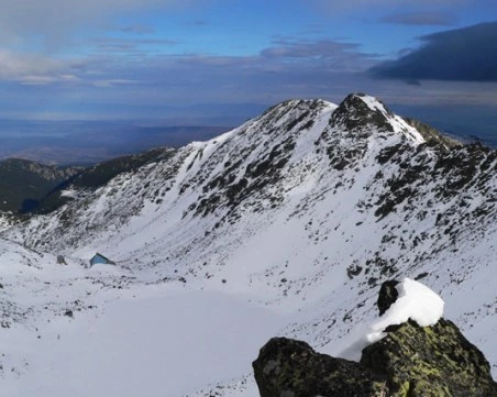 Планински спасители помогнаха на пострадала жена, тръгнала към връх Иречек