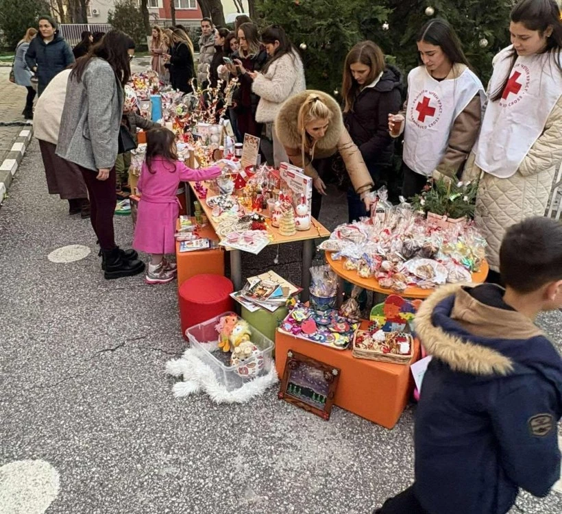 25 000 лева и над 300 пакета с храни бяха събрани