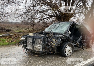 Кола изгоря на пътя за Марково