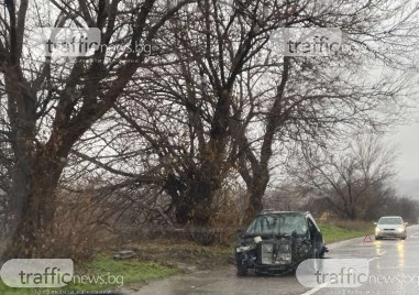 Кола изгоря на пътя за село Марково съобщи читател на