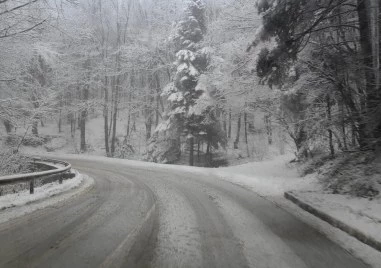 Вали сняг на проходите Шипка и Хаинбоаз