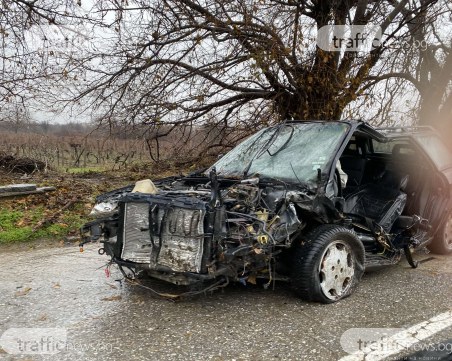 Кола изгоря на пътя за Марково