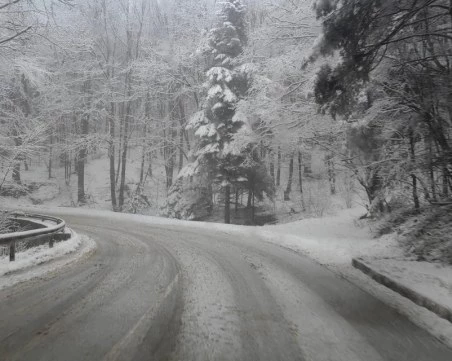 Вали сняг на проходите Шипка и Хаинбоаз
