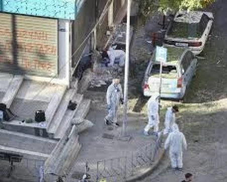 Взривно устройство предизвика експлозия пред банка в Солун