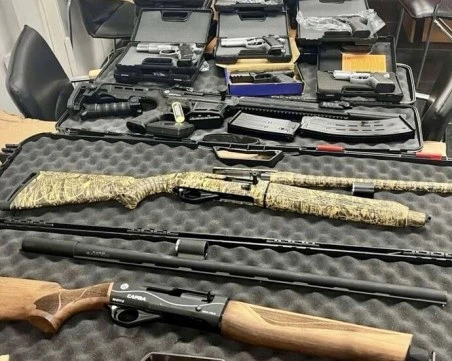 Задържаха голямо количество оръжия на МП 