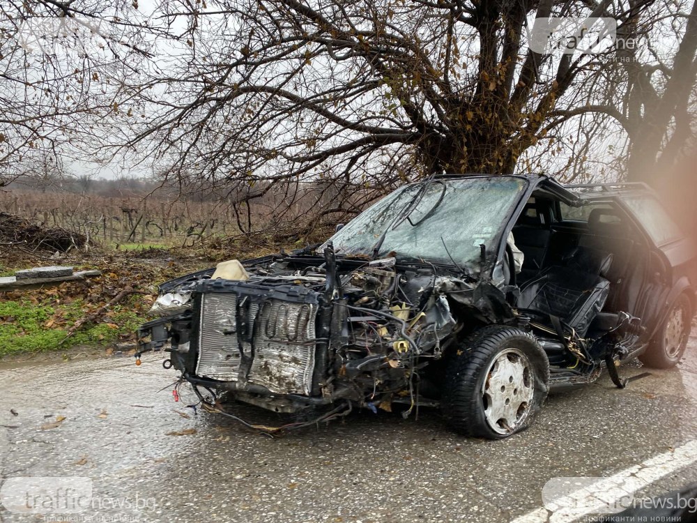 Кола изгоря на пътя за Марково