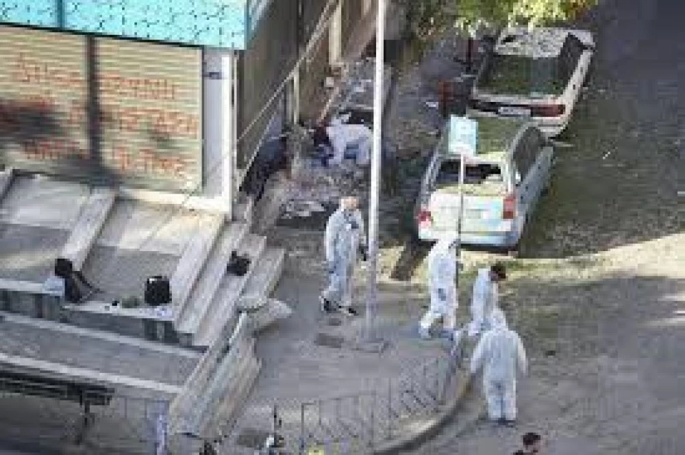 Взривно устройство предизвика експлозия пред банка в Солун