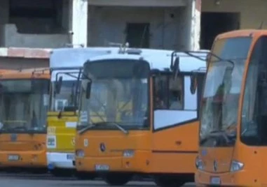 Нападнаха автобус с пътници в София на Коледа