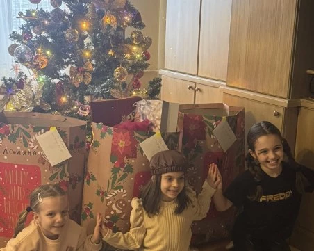 Илиана Раева и Наско Сираков събраха семейството за Коледа