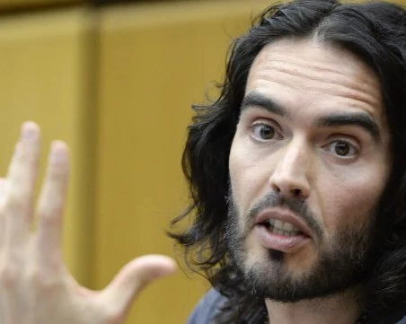 Комикът Ръсел Бранд отново е обвинен за сексуално насилие