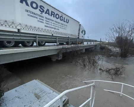 Три къщи и хотел са наводнени в Гелеменово, проверяват още постройки под вода