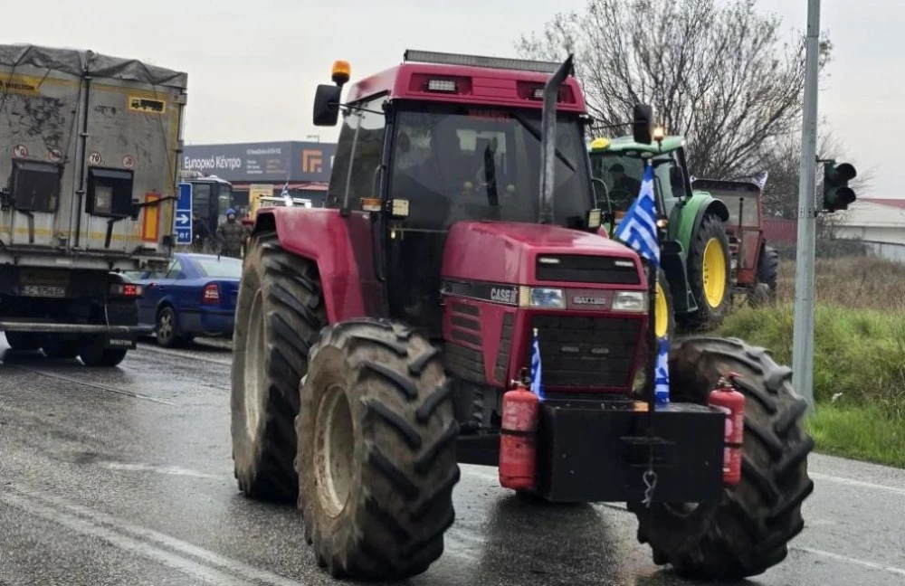Гръцките фермери продължават да протестират и да блокират пътища из цялата страна