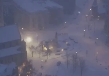 Сняг лед и хаос Силна зимна буря парализира Ню Йорк