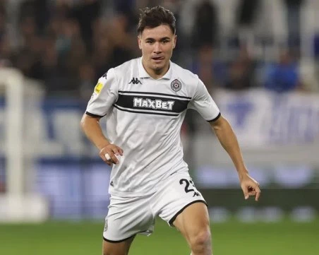 Бомба в Сърбия: Шалке 04 пожела Янис Карабельов