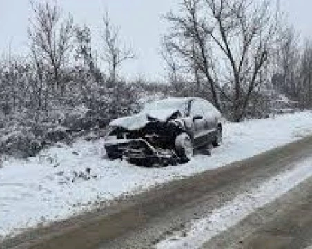 Един загинал и 17 ранени при тежки катастрофи за денонощието