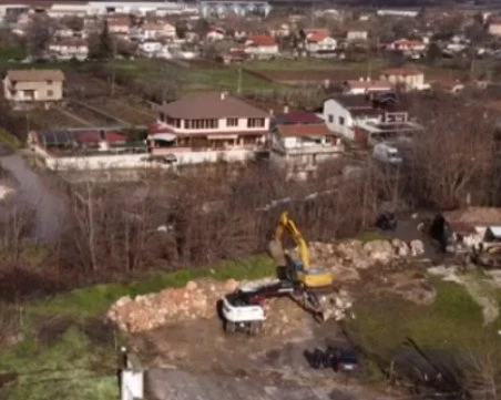 След заплахи от кмета на Гелеменово: Спират работата по възстановяване на скъсаната дига