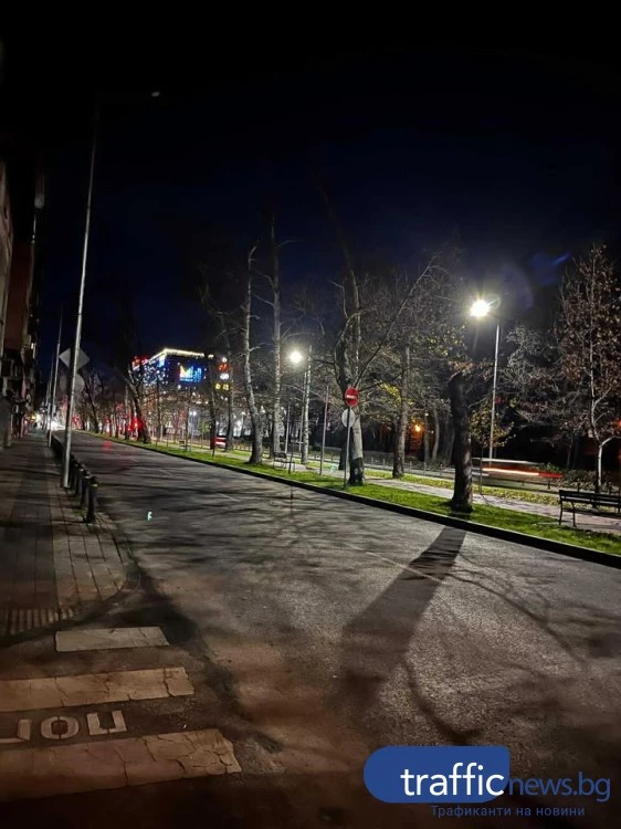 Докато Пловдив свети в празнични светлини, бул. „Руски