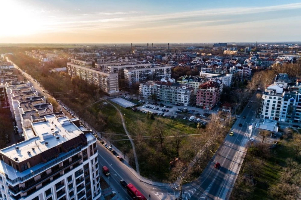Оранжев код за силен вятър в Пловдив днес, поривите ще достигат до 100 км/ч
