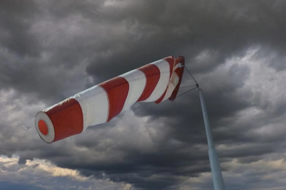 159 сигнала до пожарната заради силния вятър в страната