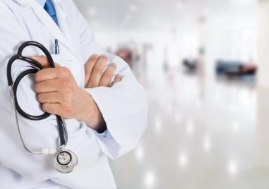 Лекари се борят за живота на ученик, пострадал при катастрофа в Сливенско