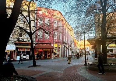 Слънчево, но ветровито ще е днес в Пловдив - обявен е жълт код