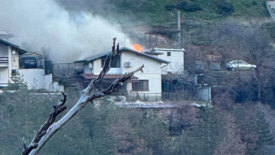 Горя покрив на вила в Пловдивско село
