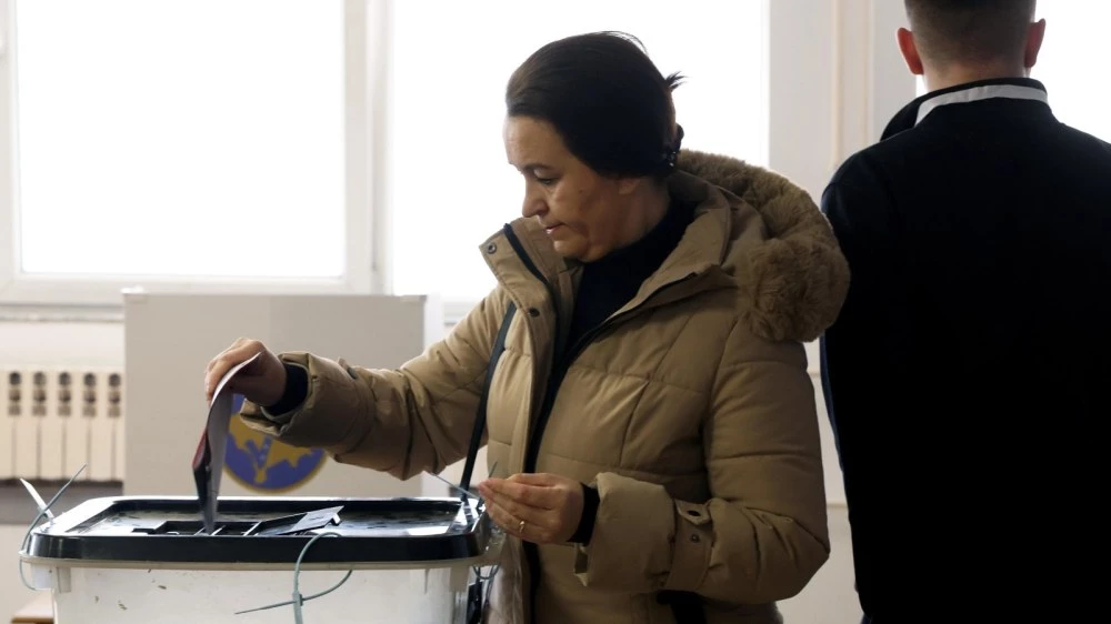 Предсрочни парламентарни избори се провеждат в Косово