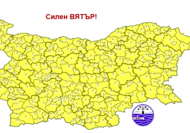 Жълт код за силен вятър и утре