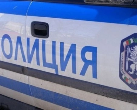 След гонка: Шофьор блъсна патрулка и полицай