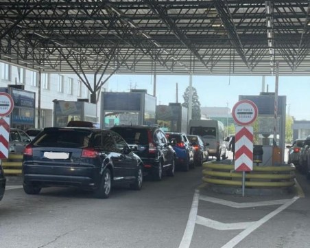 Транзит и туризъм: Повече българи пътуваха в чужбина през ноември, но рядко за почивка