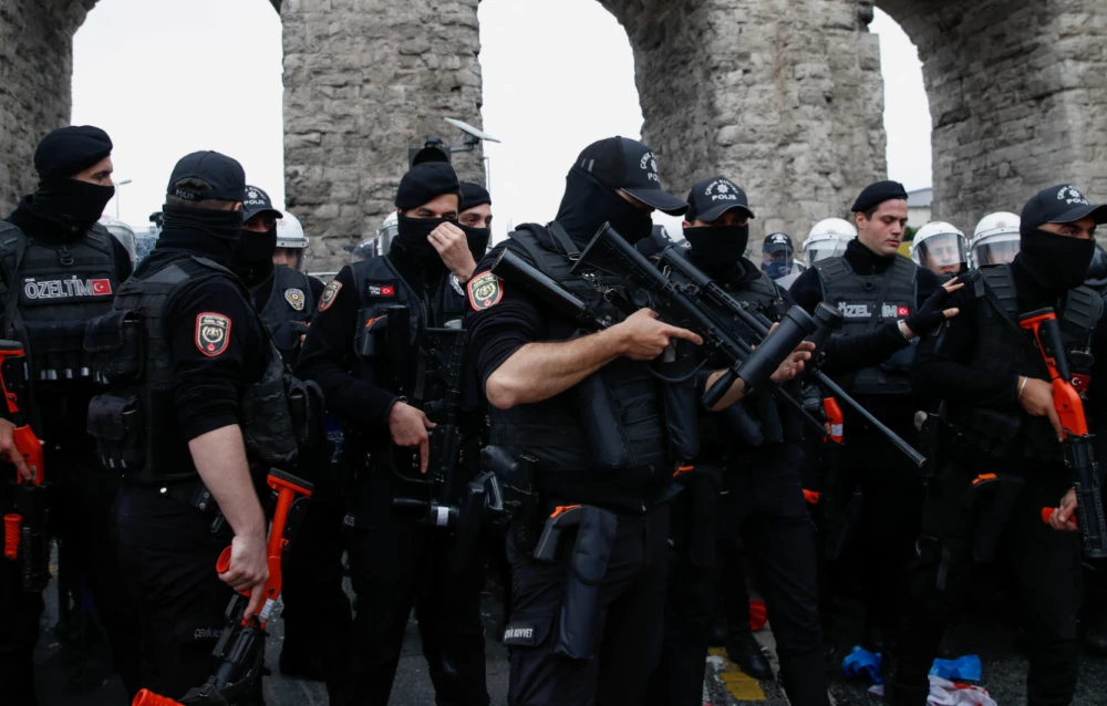 Трима турски полицаи загинаха при антитерористична операция