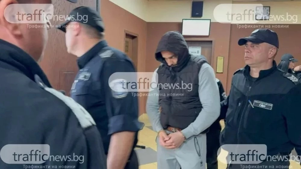 Един от полицаите, убили от бой арестант в Казанлък, пробва да излезе от ареста