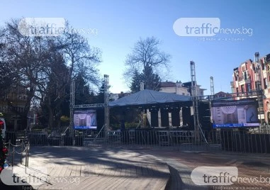 Приготвят ударно сцената за новогодишния купон в центъра на Пловдив