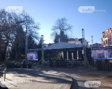 Приготвят ударно сцената за новогодишния купон в центъра на Пловдив