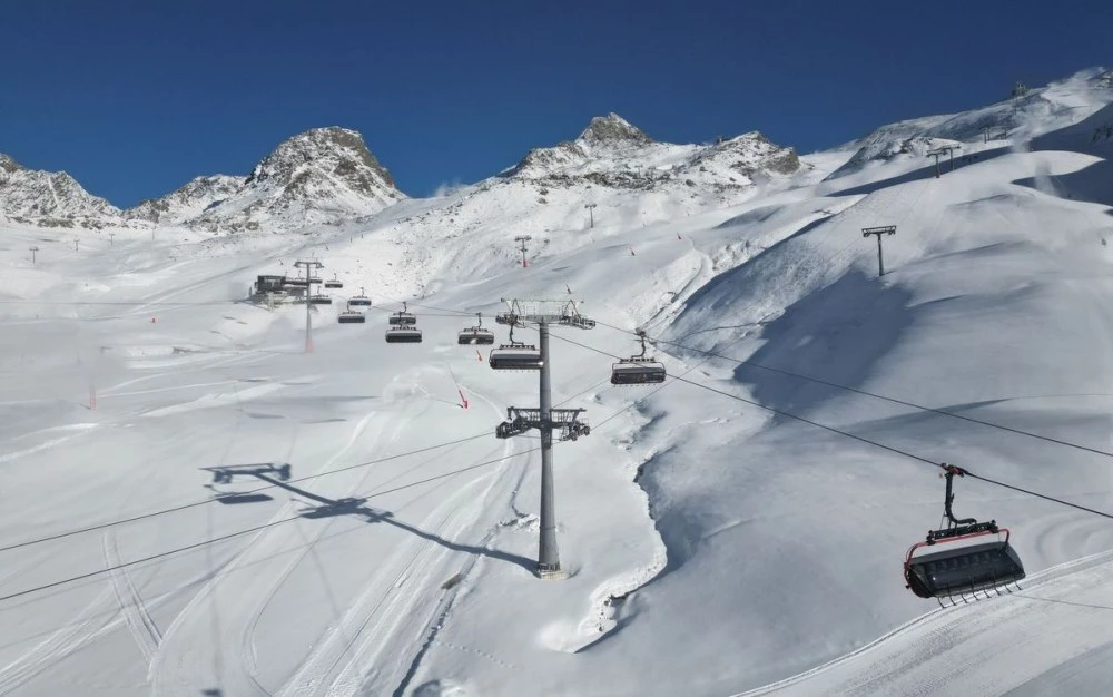 Четирима ранени след инцидент с лифт в Италия, около 100 души останаха блокирани