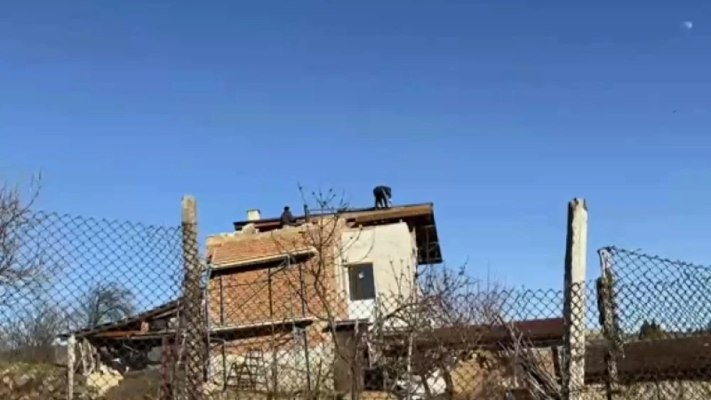 Семейство с две малки деца остана без покрив след угаранните ветрове в Пазарджишко