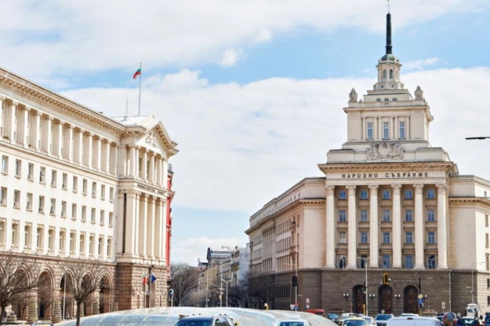 Всяка парламентарна партия ще има свое знаме и герб, НС заделя 255 хиляди лева