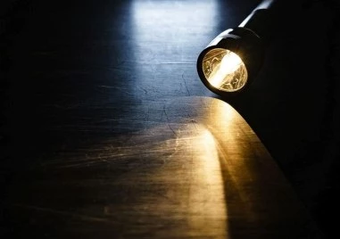 Екипи отстраняват аврии на тока в Хисаря, граждани сигнализират за проблеми и в други населени места