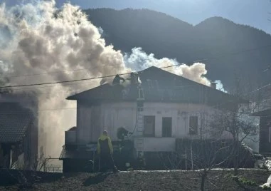 Пожар гори в къща и плевня в Смолян Говорителят на