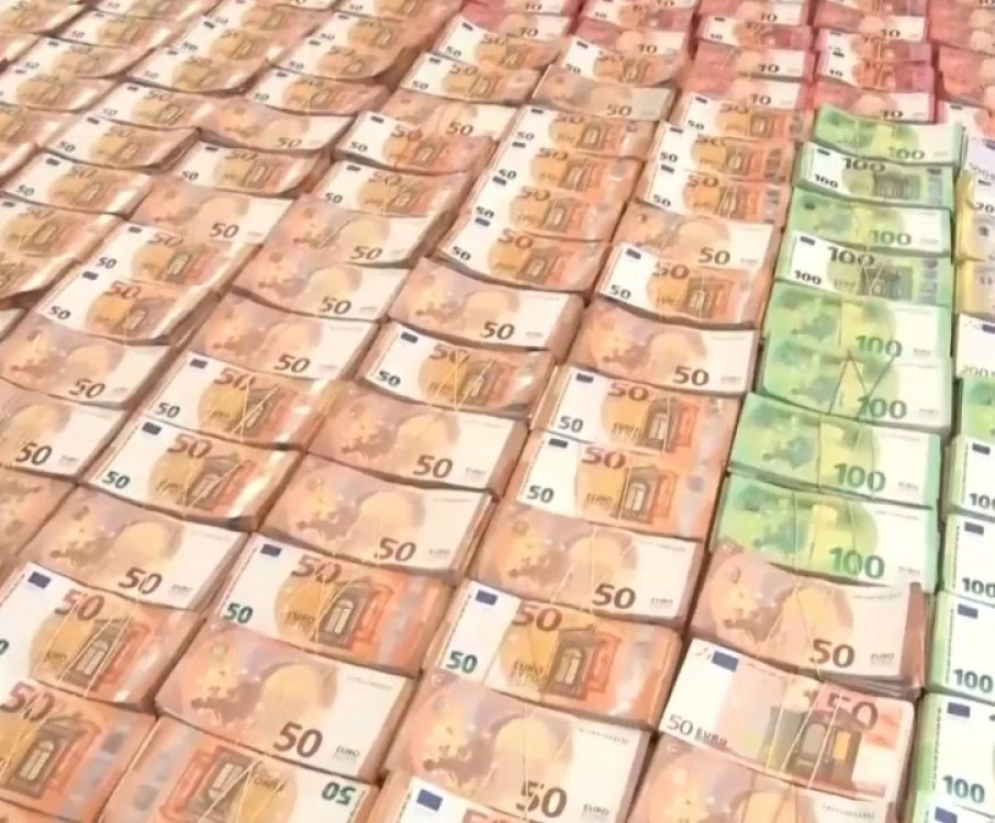 Откриха недекларирани 60 000 евро на 