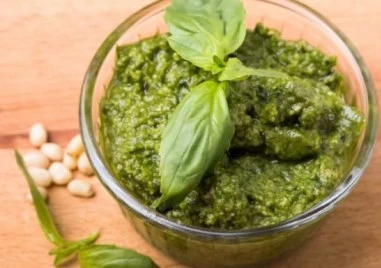 Необходими продукти Прочетете ощебосилек  4 връзкикедрови ядки  100 гчесън  2